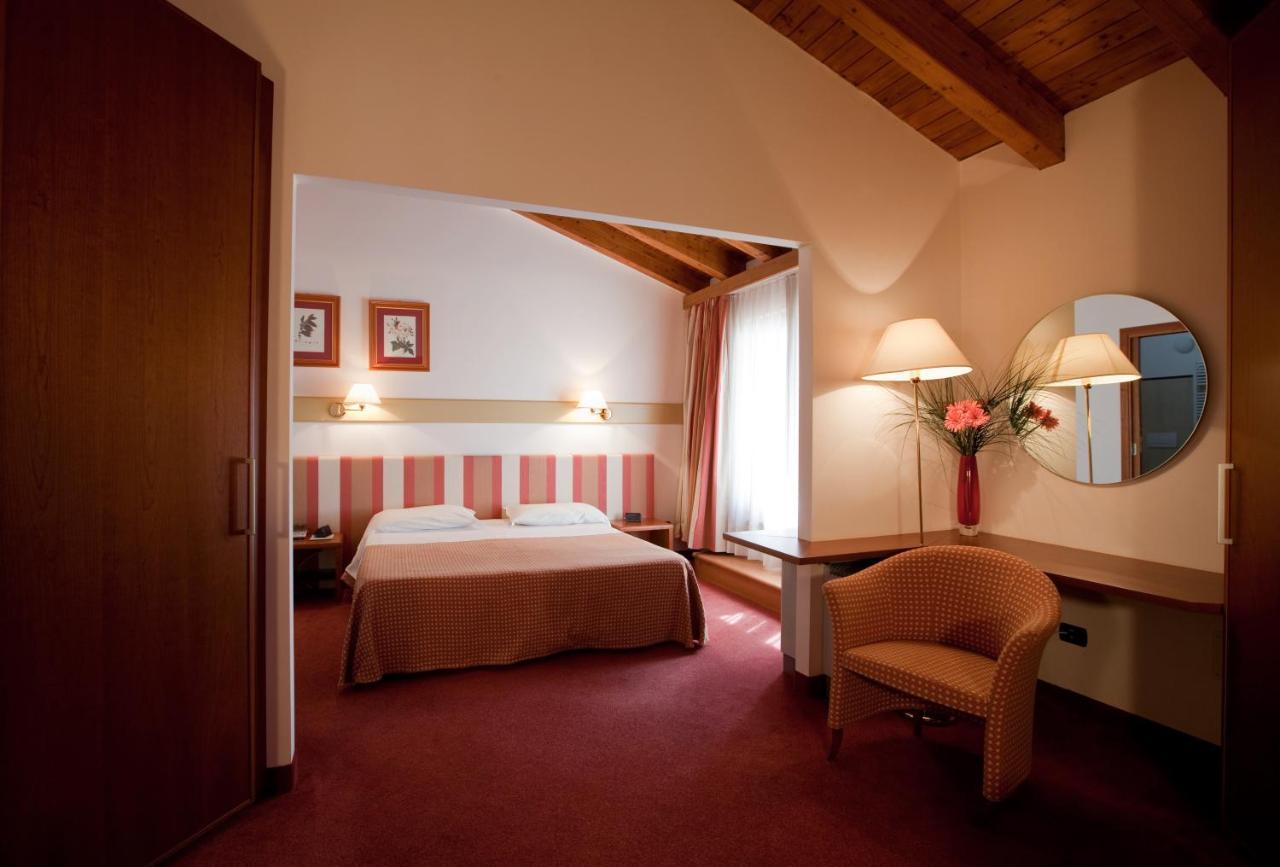 Eurohotel Palace Маниаго Екстериор снимка