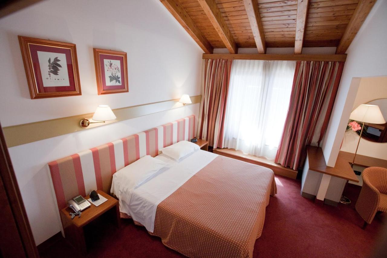 Eurohotel Palace Маниаго Екстериор снимка